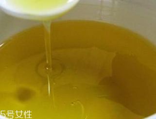 茶油和豬油能一起吃嗎 不能一起吃 茶油和豬油能一起吃嗎 不能一起吃