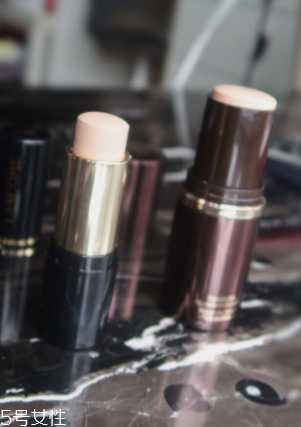 蘭蔻粉底棒和tf粉底棒哪個好 2款大牌pk 蘭蔻粉底棒和tf粉底棒哪個好 2款大牌pk
