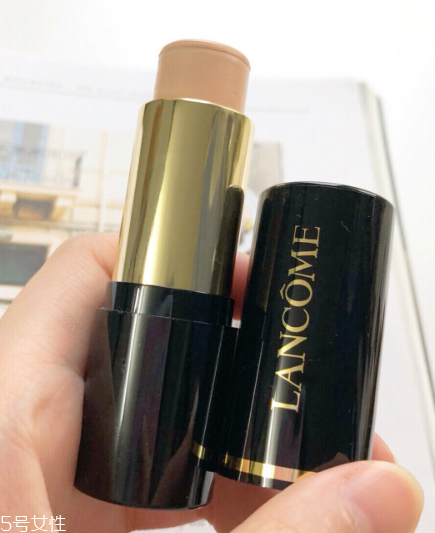 蘭蔻粉底棒和tf粉底棒哪個好 2款大牌pk 蘭蔻粉底棒和tf粉底棒哪個好 2款大牌pk