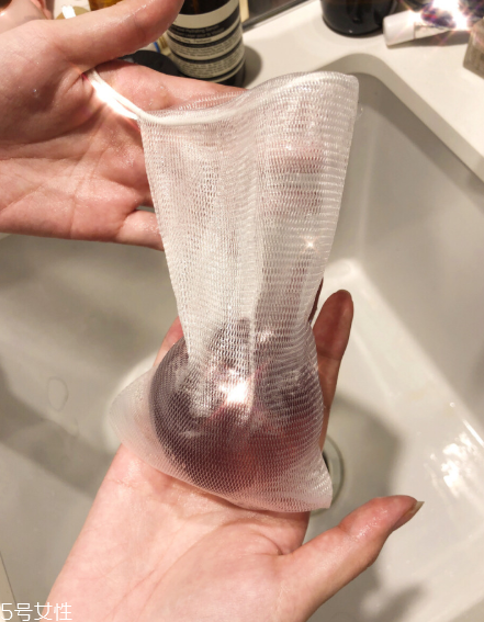 koehl潔面球怎么用法 使用起來(lái)敲簡(jiǎn)單 koehl潔面球怎么用法 使用起來(lái)敲簡(jiǎn)單