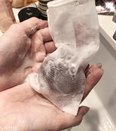 koehl潔面球怎么用法 使用起來(lái)敲簡(jiǎn)單 koehl潔面球怎么用法 使用起來(lái)敲簡(jiǎn)單