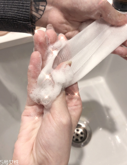 koehl潔面球怎么用法 使用起來(lái)敲簡(jiǎn)單 koehl潔面球怎么用法 使用起來(lái)敲簡(jiǎn)單