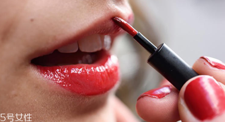 漆光唇釉和水光唇釉什么區(qū)別 各有各的優(yōu)點(diǎn) 漆光唇釉和水光唇釉什么區(qū)別 各有各的優(yōu)點(diǎn)