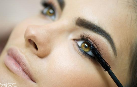 纖長(zhǎng)型睫毛膏怎么刷效果好 長(zhǎng)睫毛的秘密