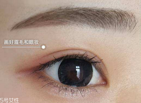 紋眉為什么會(huì)結(jié)痂 因?yàn)橛袀诎? alt=