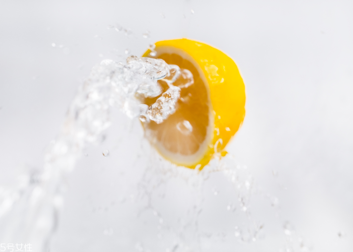 干皮怎么修復(fù)曬傷 只要3步把曬后肌膚救回來 干皮怎么修復(fù)曬傷 只要3步把曬后肌膚救回來