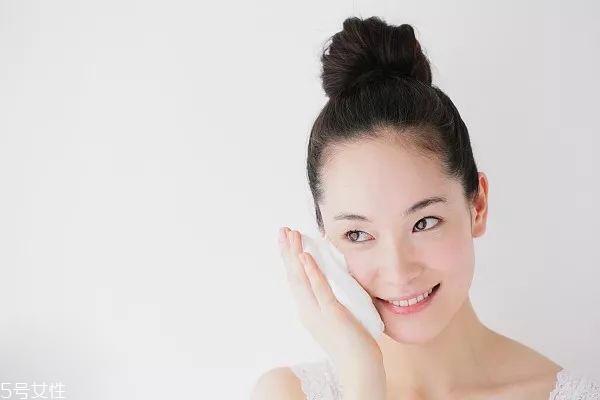 干皮怎么修復(fù)曬傷 只要3步把曬后肌膚救回來 干皮怎么修復(fù)曬傷 只要3步把曬后肌膚救回來