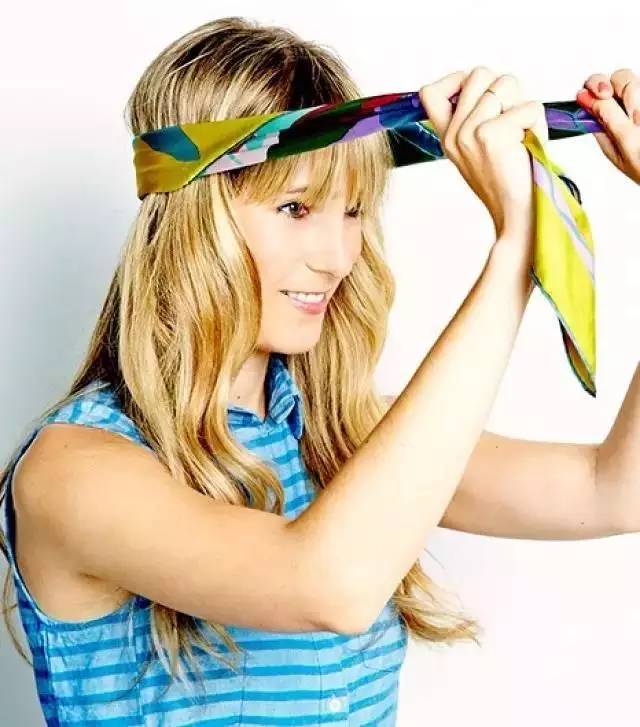 如何用絲巾綁頭發(fā) 個性派絲巾綁發(fā)造型 如何用絲巾綁頭發(fā) 個性派絲巾綁發(fā)造型