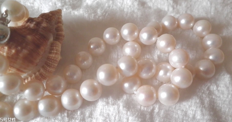 珍珠適合什么人戴 誰說珍珠首飾是媽媽級的飾品 珍珠適合什么人戴 誰說珍珠首飾是媽媽級的飾品