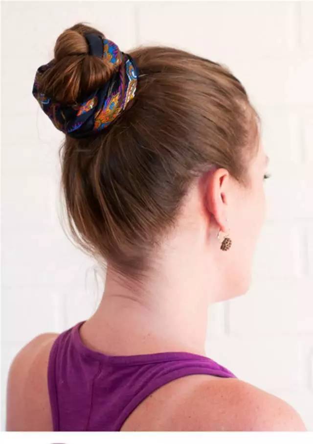 如何用絲巾綁頭發(fā) 個性派絲巾綁發(fā)造型 如何用絲巾綁頭發(fā) 個性派絲巾綁發(fā)造型