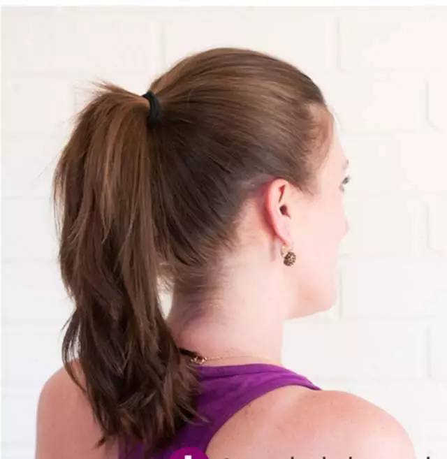 如何用絲巾綁頭發(fā) 個性派絲巾綁發(fā)造型 如何用絲巾綁頭發(fā) 個性派絲巾綁發(fā)造型