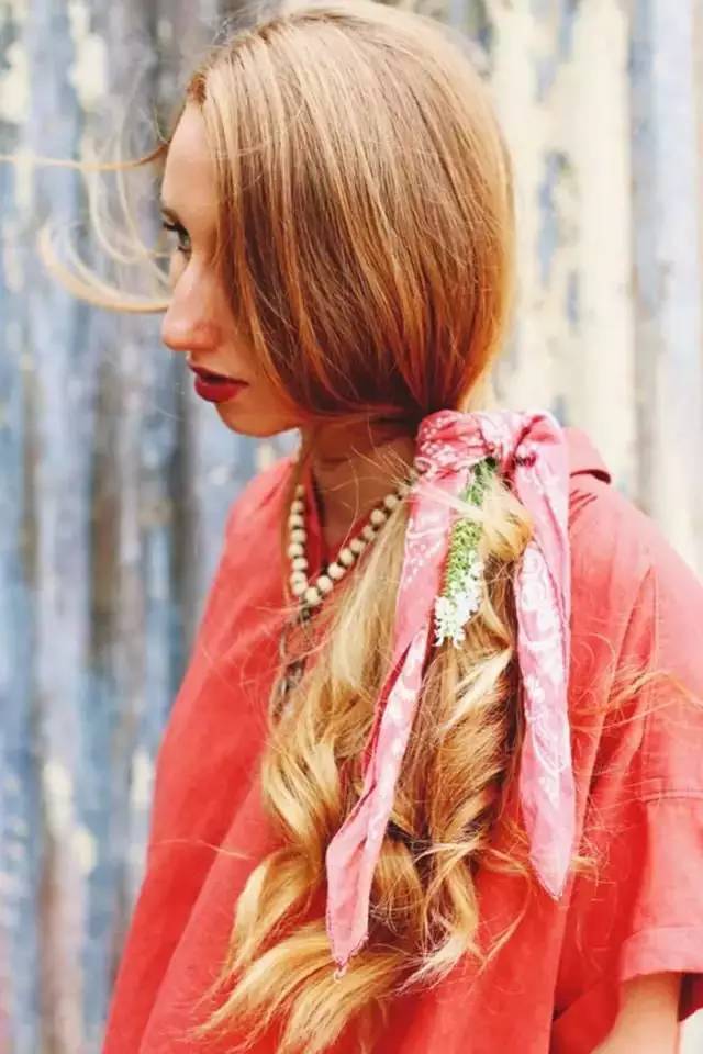 如何用絲巾綁頭發(fā) 個性派絲巾綁發(fā)造型 如何用絲巾綁頭發(fā) 個性派絲巾綁發(fā)造型