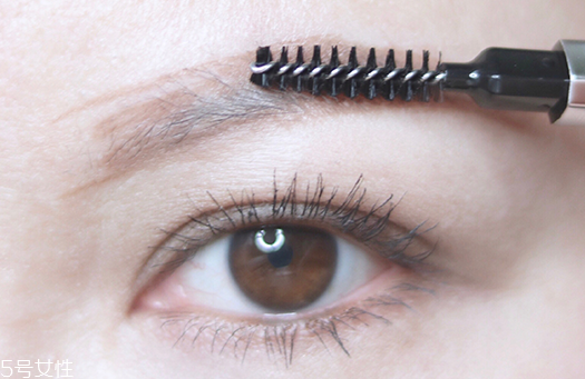 眼線液怎么畫眉毛 深棕和灰色打造自然眉型 眼線液怎么畫眉毛 深棕和灰色打造自然眉型