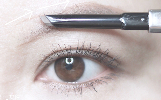 眼線液怎么畫眉毛 深棕和灰色打造自然眉型 眼線液怎么畫眉毛 深棕和灰色打造自然眉型