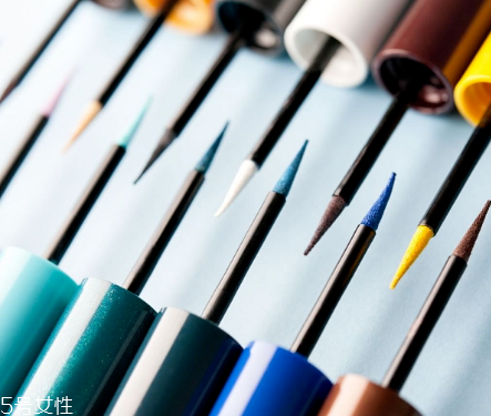 眼線液顏色和妝容怎么搭配 不同妝感不同趣味 眼線液顏色和妝容怎么搭配 不同妝感不同趣味