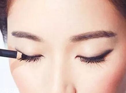 做美瞳線要多久時間 最多一小時左右 做美瞳線要多久時間 最多一小時左右