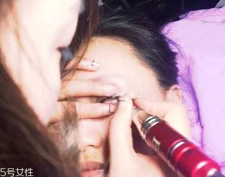 美瞳線要做幾次 至少是兩次 美瞳線要做幾次 至少是兩次