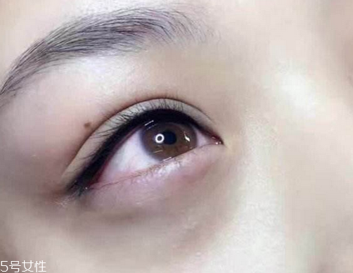 美瞳線要做幾次 至少是兩次 美瞳線要做幾次 至少是兩次