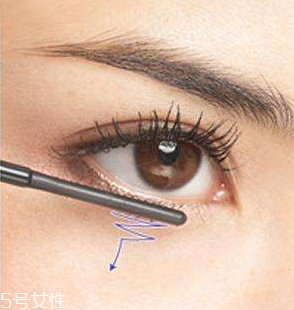 下睫毛一定要刷嗎 睫毛精女孩鍛造術(shù) 下睫毛一定要刷嗎 睫毛精女孩鍛造術(shù)