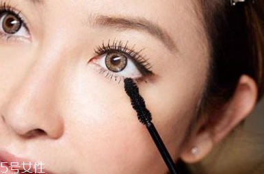 下睫毛一定要刷嗎 睫毛精女孩鍛造術(shù) 下睫毛一定要刷嗎 睫毛精女孩鍛造術(shù)