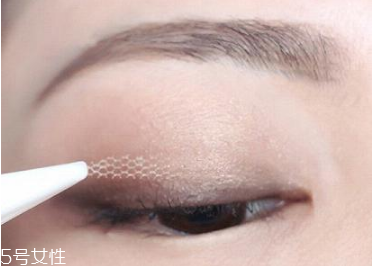 蕾絲雙眼皮貼怎么用 貼法不當效果大打折扣 蕾絲雙眼皮貼怎么用 貼法不當效果大打折扣