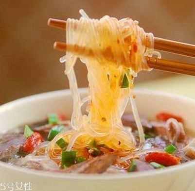 鴨血粉絲湯的營養(yǎng)成分有很多種 鴨血粉絲湯的營養(yǎng)成分有很多種