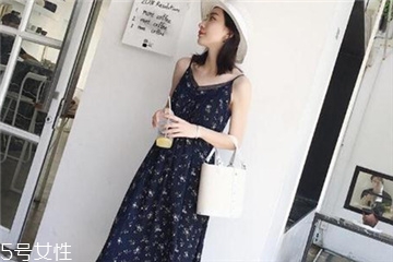 碎花吊帶裙搭配圖片 做夏日的花仙子 碎花吊帶裙搭配圖片 做夏日的花仙子