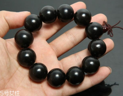 烏木手串的鑒別方法 必須要掌握的技巧 烏木手串的鑒別方法 必須要掌握的技巧