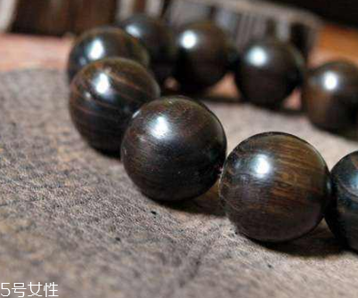 烏木手串的鑒別方法 必須要掌握的技巧 烏木手串的鑒別方法 必須要掌握的技巧