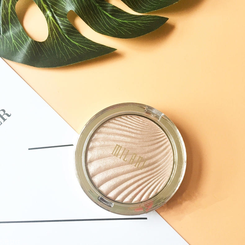 白皮用什么顏色高光好 銀色系讓白皮仙氣飄飄 白皮用什么顏色高光好 銀色系讓白皮仙氣飄飄