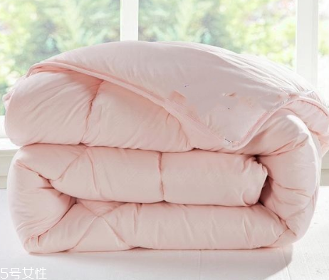 羽絨被成團(tuán)了怎么辦 讓它恢復(fù)蓬松 羽絨被成團(tuán)了怎么辦 讓它恢復(fù)蓬松