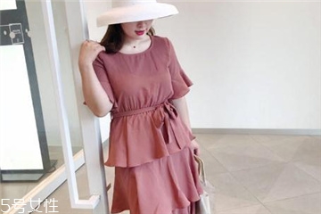 胯骨寬穿什么長(zhǎng)裙 試試這三種類(lèi)型吧