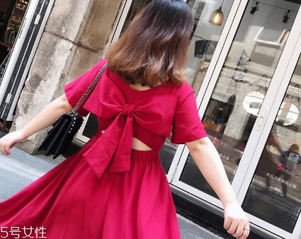 胯骨寬穿什么長(zhǎng)裙 試試這三種類(lèi)型吧