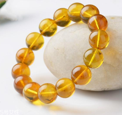 琥珀手鏈一般多少錢(qián) 幾百元就能買到