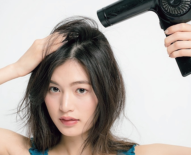 頭發(fā)塌下來怎么蓬松 5招讓發(fā)型空氣感 頭發(fā)塌下來怎么蓬松 5招讓發(fā)型空氣感