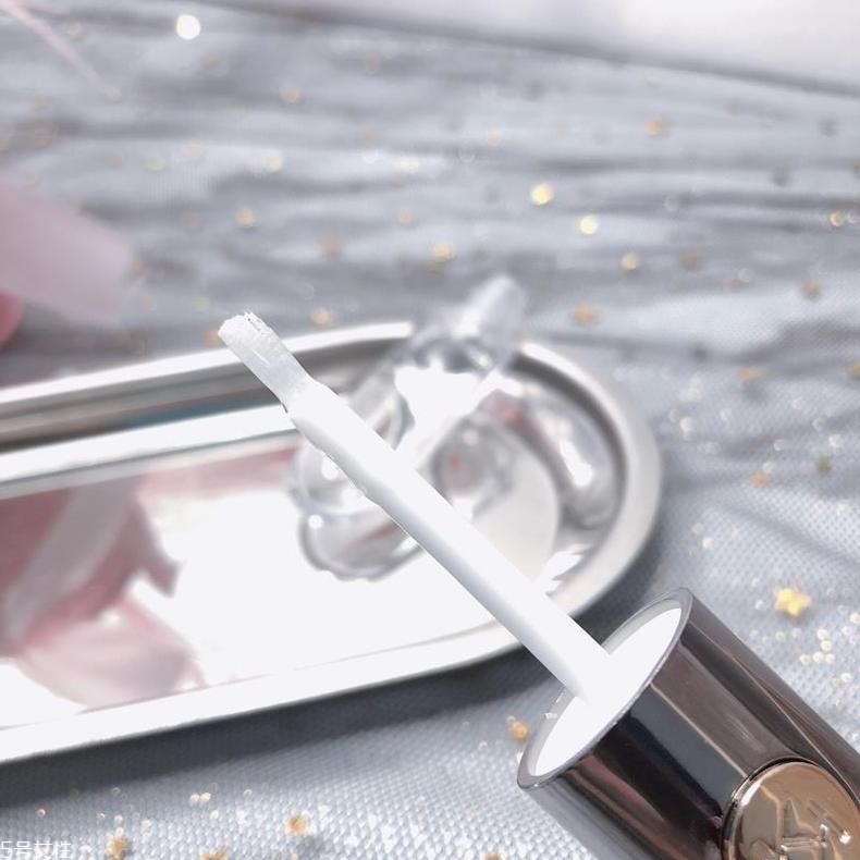 kiko雙頭唇釉怎么涂好看 讓紅唇美成一個(gè)吻 kiko雙頭唇釉怎么涂好看 讓紅唇美成一個(gè)吻