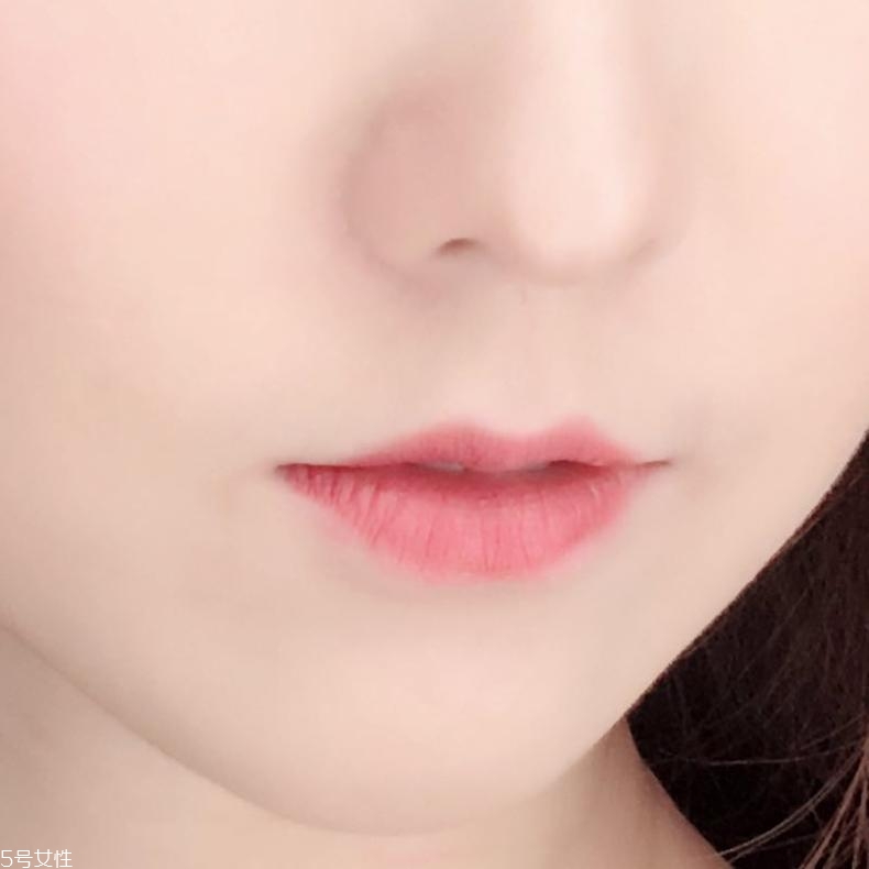 kiko雙頭唇釉怎么涂好看 讓紅唇美成一個(gè)吻 kiko雙頭唇釉怎么涂好看 讓紅唇美成一個(gè)吻