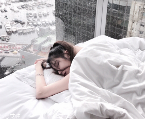 羽絨被可以用來(lái)鋪床嗎 會(huì)影響蓬松度 羽絨被可以用來(lái)鋪床嗎 會(huì)影響蓬松度