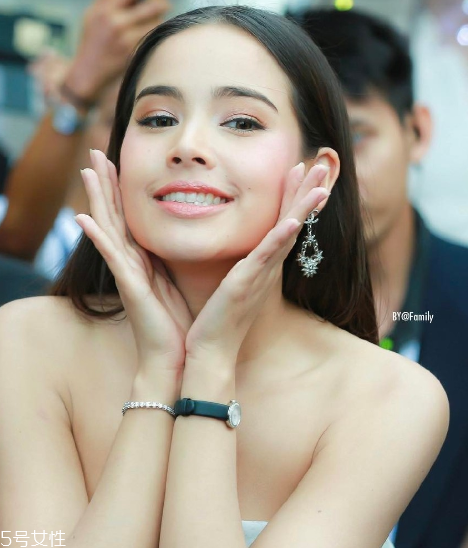 玻尿酸打下巴幾天能捏 24小時(shí)以?xún)?nèi)不要捏 玻尿酸打下巴幾天能捏 24小時(shí)以?xún)?nèi)不要捏