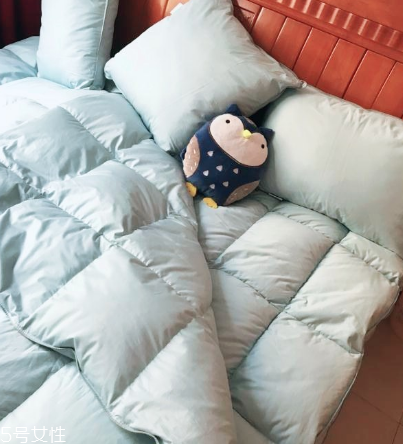 羽絨被不蓬松了怎么辦 這樣做蓬松又保暖 羽絨被不蓬松了怎么辦 這樣做蓬松又保暖