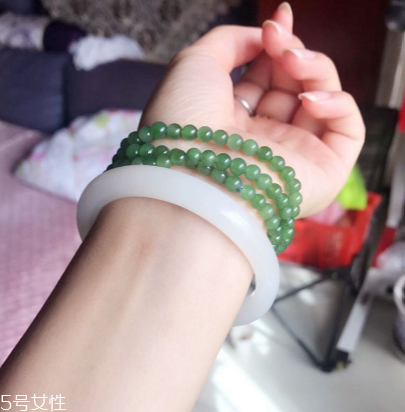 白玉手鐲適合什么人戴 經(jīng)常玩玉的都知道 白玉手鐲適合什么人戴 經(jīng)常玩玉的都知道
