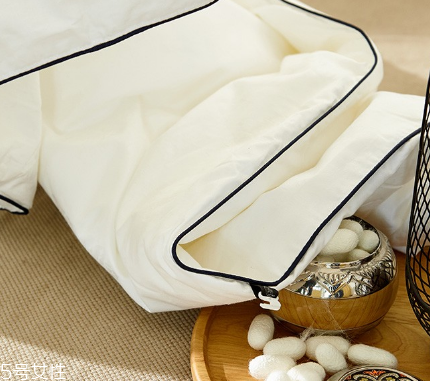 蠶絲被染上月經(jīng)怎么洗 血漬這樣清除 蠶絲被染上月經(jīng)怎么洗 血漬這樣清除