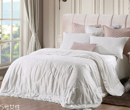 蠶絲被有汗味怎么去除 汗味這樣洗 蠶絲被有汗味怎么去除 汗味這樣洗