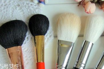 蜜粉刷用什么毛好 天然毛讓蜜粉更服帖 蜜粉刷用什么毛好 天然毛讓蜜粉更服帖