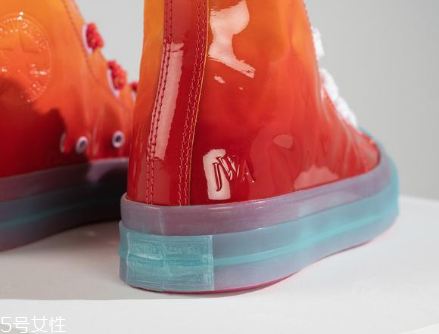 jw anderson聯(lián)名匡威果凍鞋多少錢 質感愛不釋手