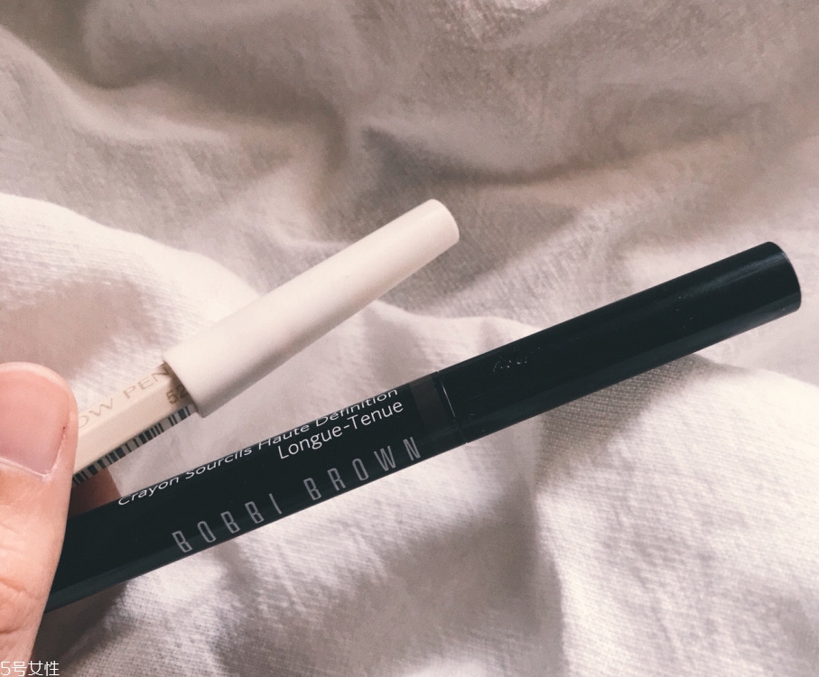 眉粉和眉筆有什么區(qū)別 新手適合用眉粉還是眉筆 眉粉和眉筆有什么區(qū)別 新手適合用眉粉還是眉筆