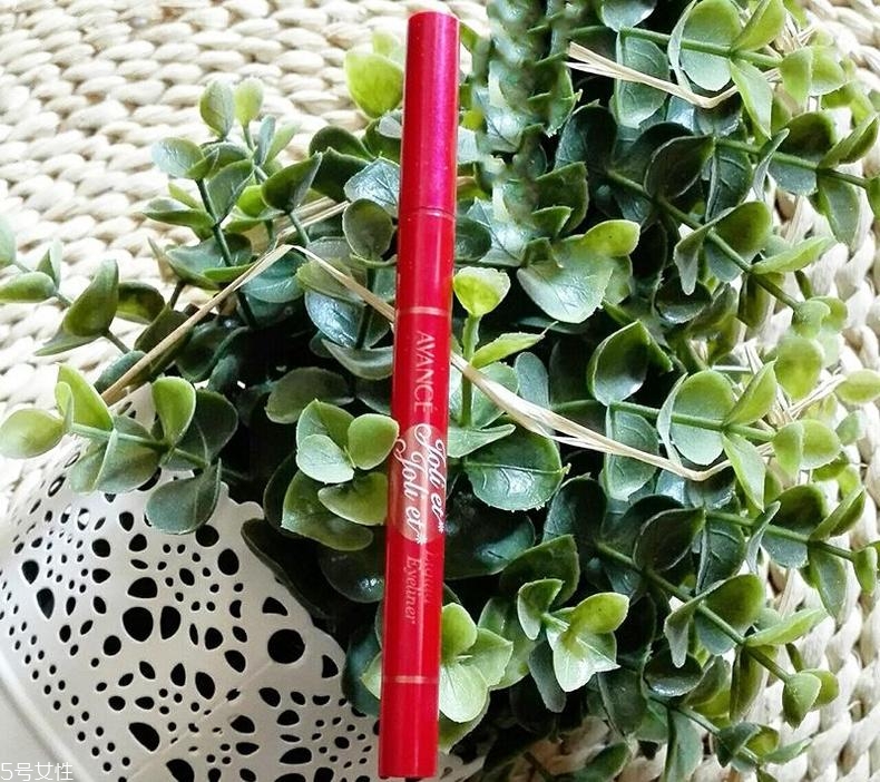 極細眼線筆哪個牌子好 畫內(nèi)眼線綽綽有余 極細眼線筆哪個牌子好 畫內(nèi)眼線綽綽有余