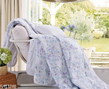 夏涼被可以水洗嗎 不要經(jīng)常碰水 夏涼被可以水洗嗎 不要經(jīng)常碰水