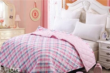 夏涼被可以水洗嗎 不要經(jīng)常碰水 夏涼被可以水洗嗎 不要經(jīng)常碰水