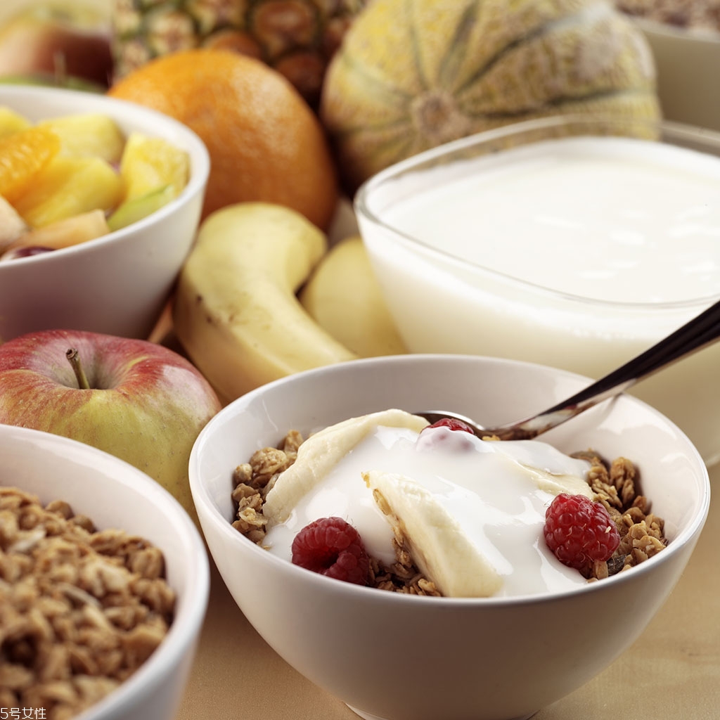 減肥可以喝酸奶嗎 必學(xué)的酸奶減肥法 減肥可以喝酸奶嗎 必學(xué)的酸奶減肥法